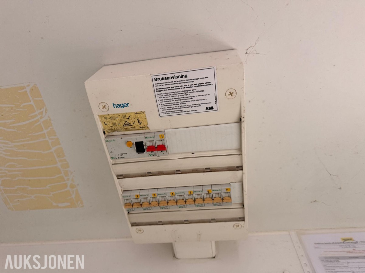 Kontorbrakke / kontormodul med strøm, varme og vinduer
