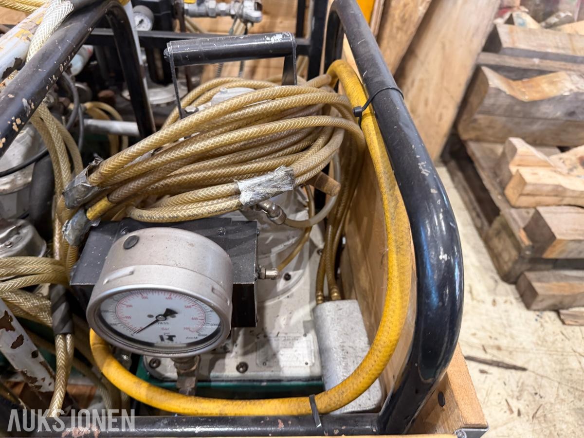 3 stk. pumper for boltetrekking med slanger og rammer