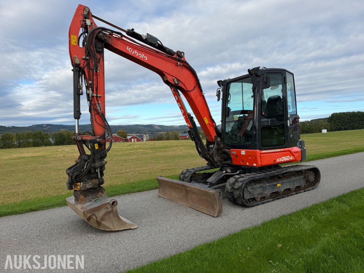 2021 mod. Kubota KX060-5, Engcon, sentralsmørning, 3329 timer ++