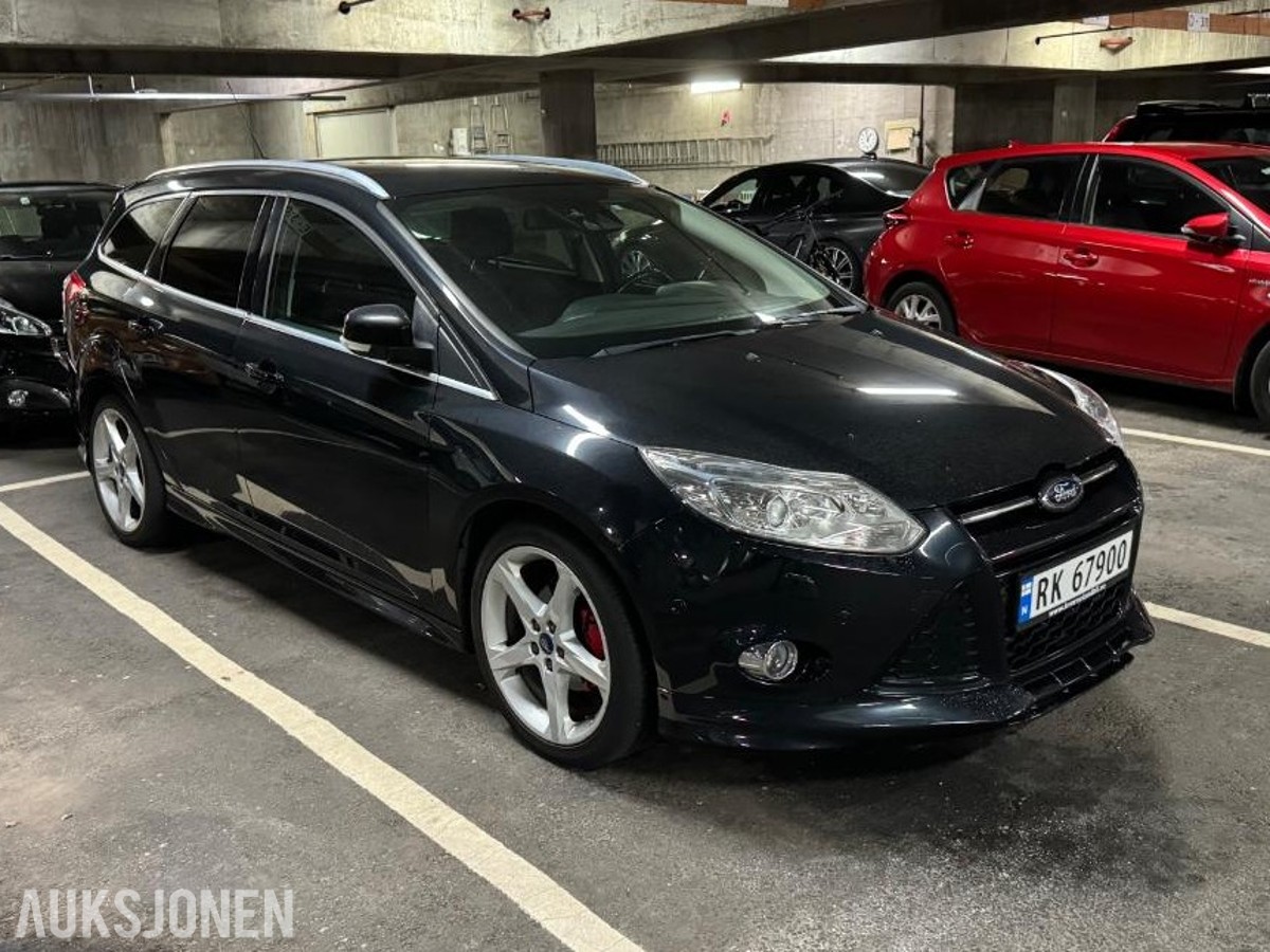 2013 FORD FOCUS 125HK TITANIUM SPORT LAV KM EU-OK 08.27