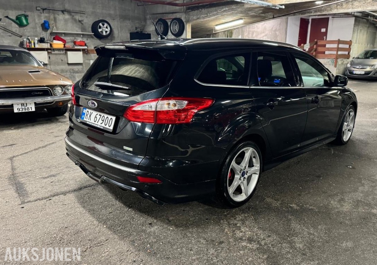 2013 FORD FOCUS 125HK TITANIUM SPORT LAV KM EU-OK 08.27