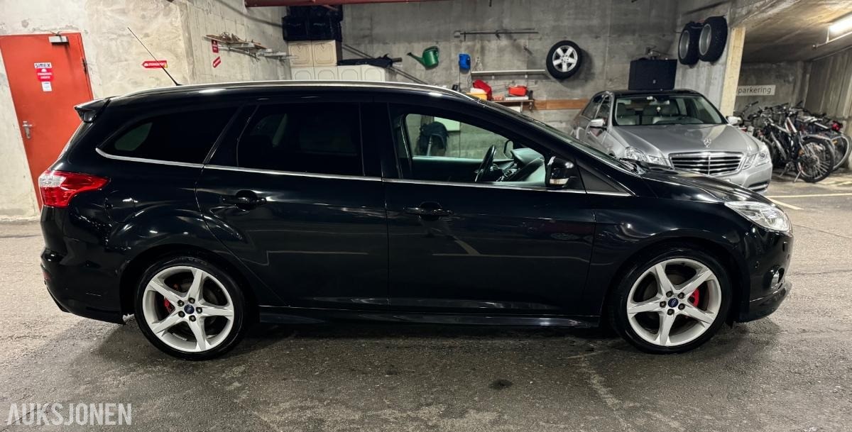 2013 FORD FOCUS 125HK TITANIUM SPORT LAV KM EU-OK 08.27