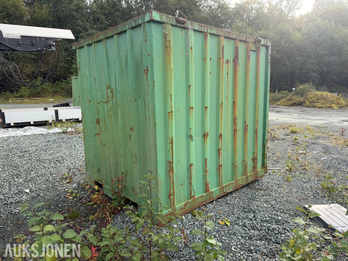 1995 8 fots Lagercontainer i stål med belysning og reol