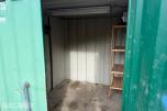 1995 8 fots Lagercontainer i stål med belysning og reol