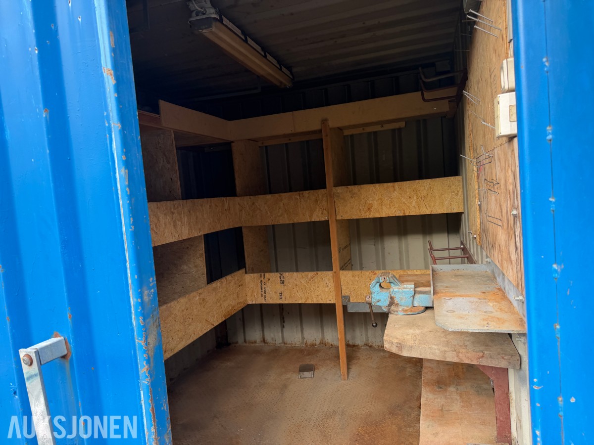 1992 Innredet 10 fots lagercontainer / verkstedcontainer med reoler og arbeidsbenk