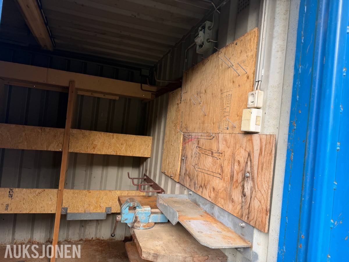 1992 Innredet 10 fots lagercontainer / verkstedcontainer med reoler og arbeidsbenk