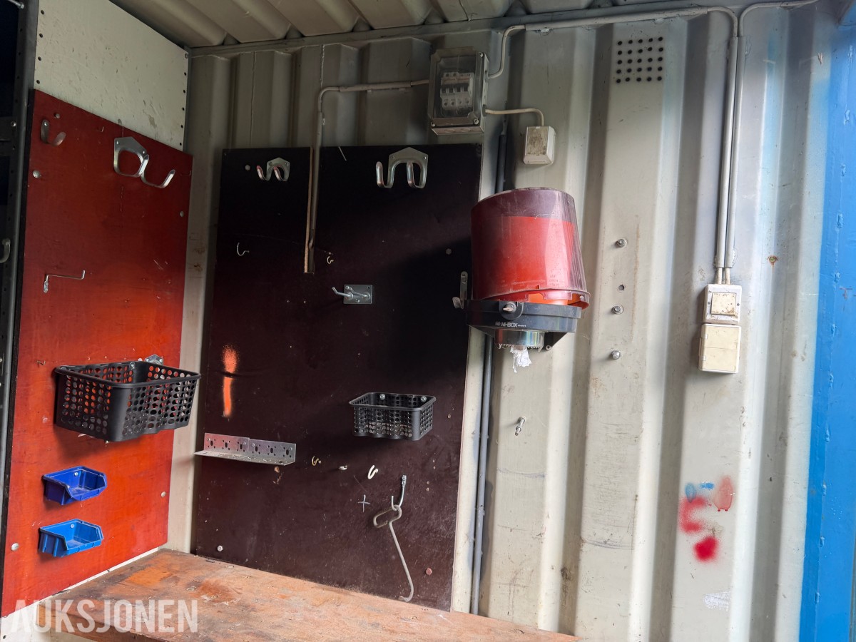 1992 Innredet 10 fots lagercontainer / verkstedcontainer med arbeidsbenk og reol