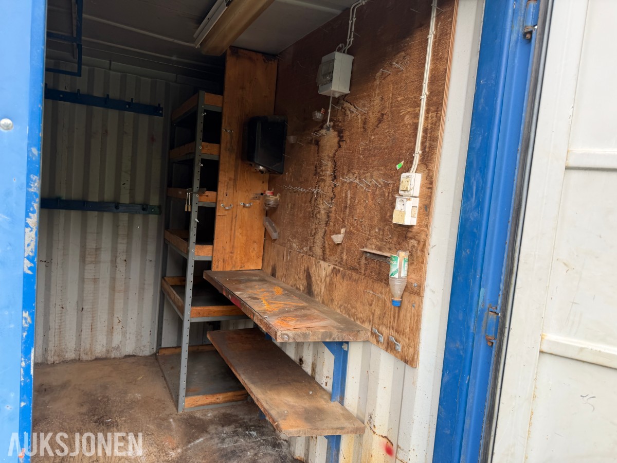 1996 Innredet 10 fots lagercontainer / verkstedcontainer med arbeidsbenk og reol