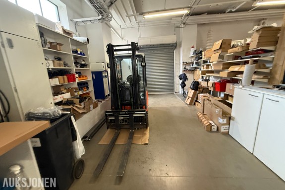 Toyota Traigo 18 elektrisk gaffeltruck – 1,8 tonn – sideforskyver – lader