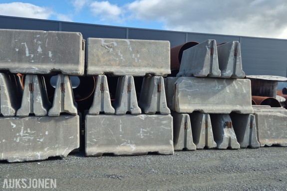 32 stk betongblokker / jersey blokker 
