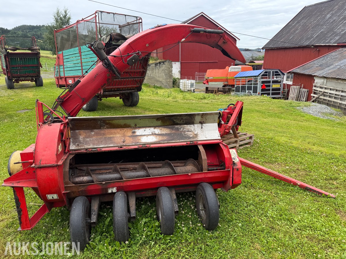 Tupia Junkkari finsnitter / fôrhøster for traktor