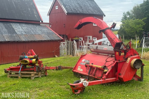 Tupia Junkkari finsnitter / fôrhøster for traktor