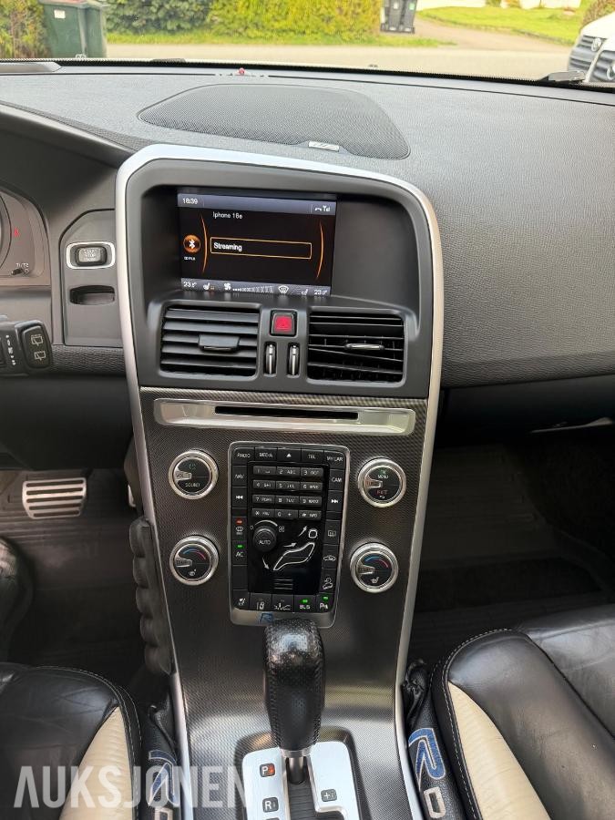 2011 Volvo XC60 R-DESIGN, AWD AUTOMAT, PANOROMA, CRUISEKONTROLL, RYGGEKAMERA 