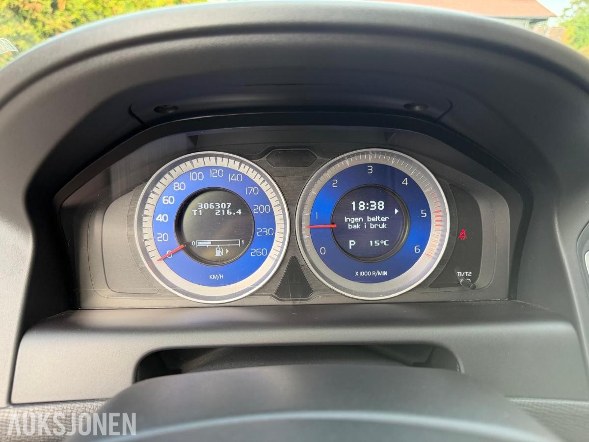 2011 Volvo XC60 R-DESIGN, AWD AUTOMAT, PANOROMA, CRUISEKONTROLL, RYGGEKAMERA 