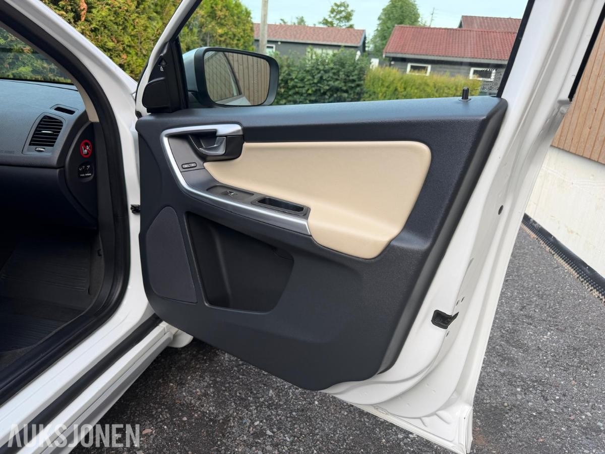 2011 Volvo XC60 R-DESIGN, AWD AUTOMAT, PANOROMA, CRUISEKONTROLL, RYGGEKAMERA 