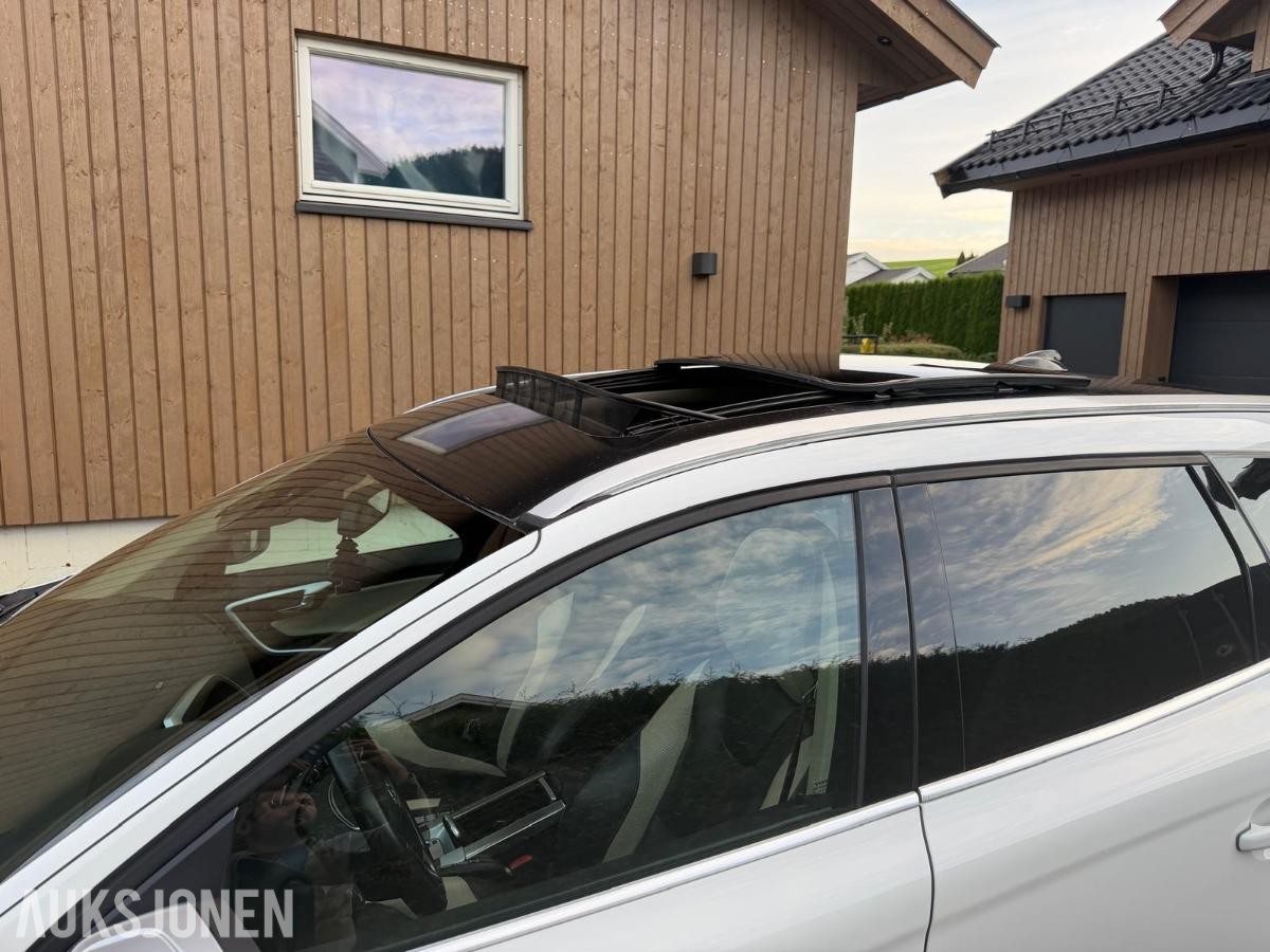 2011 Volvo XC60 R-DESIGN, AWD AUTOMAT, PANOROMA, CRUISEKONTROLL, RYGGEKAMERA 