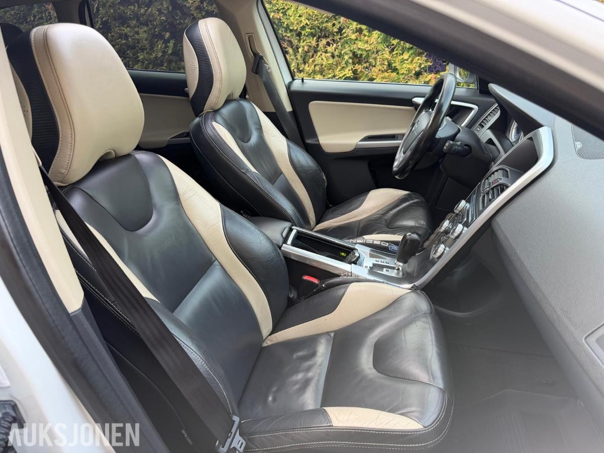 2011 Volvo XC60 R-DESIGN, AWD AUTOMAT, PANOROMA, CRUISEKONTROLL, RYGGEKAMERA 