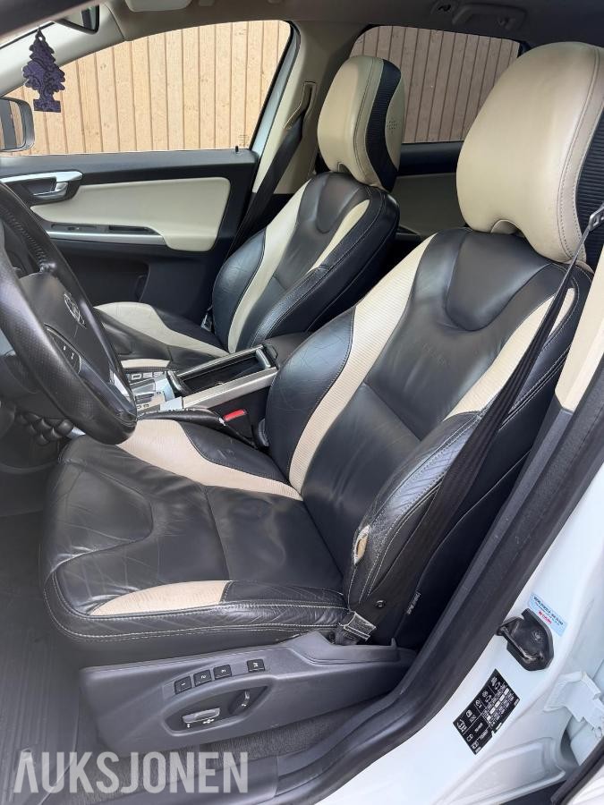 2011 Volvo XC60 R-DESIGN, AWD AUTOMAT, PANOROMA, CRUISEKONTROLL, RYGGEKAMERA 