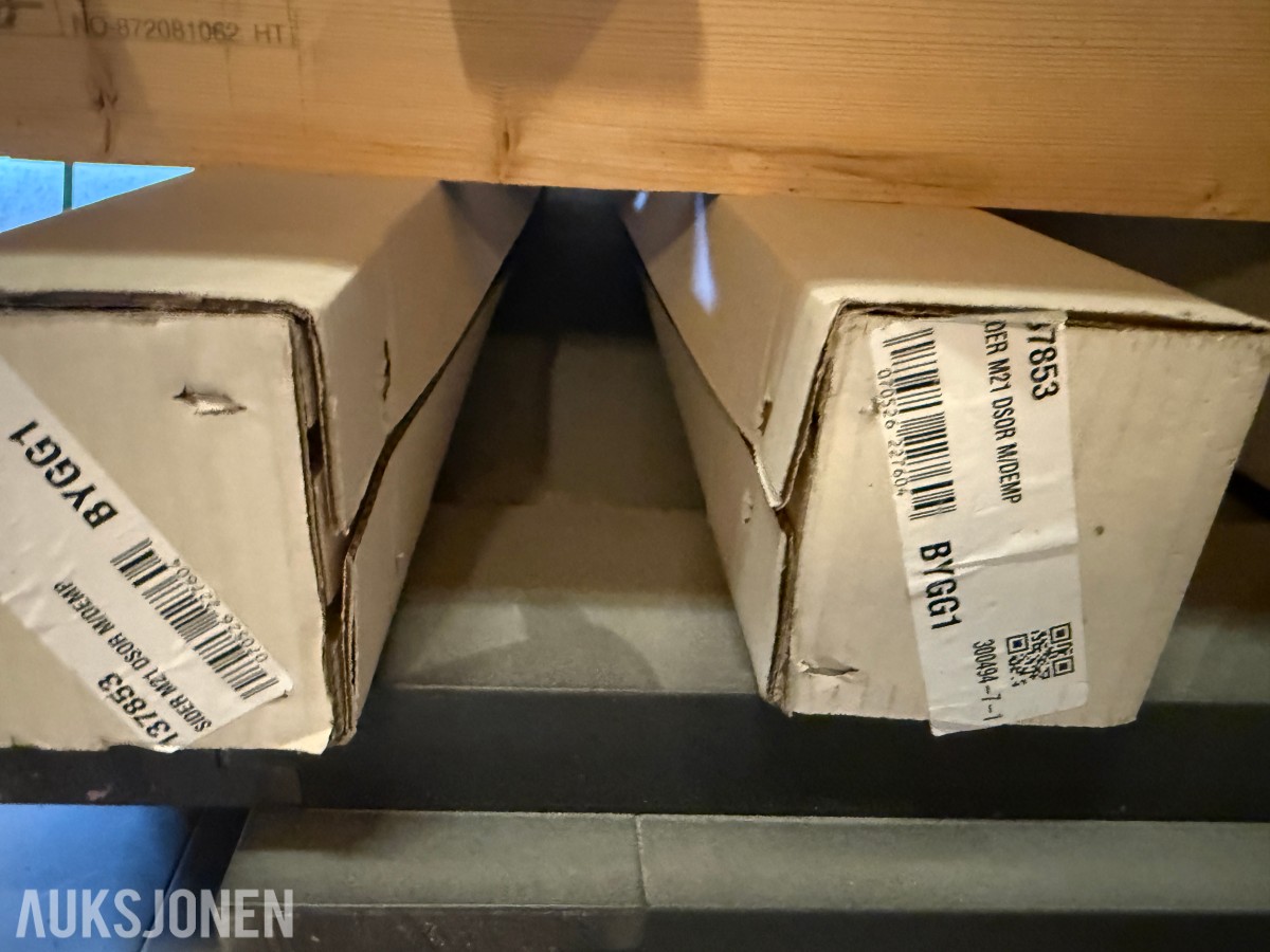 Dører og karmsett Nytt/ubrukt
