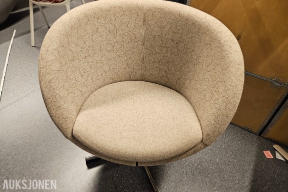 Fora Form dreiestol - ullfilt med brodert mønster - femarmet fotkryss i metall - setehøyde 42 cm - setedybde 48 cm