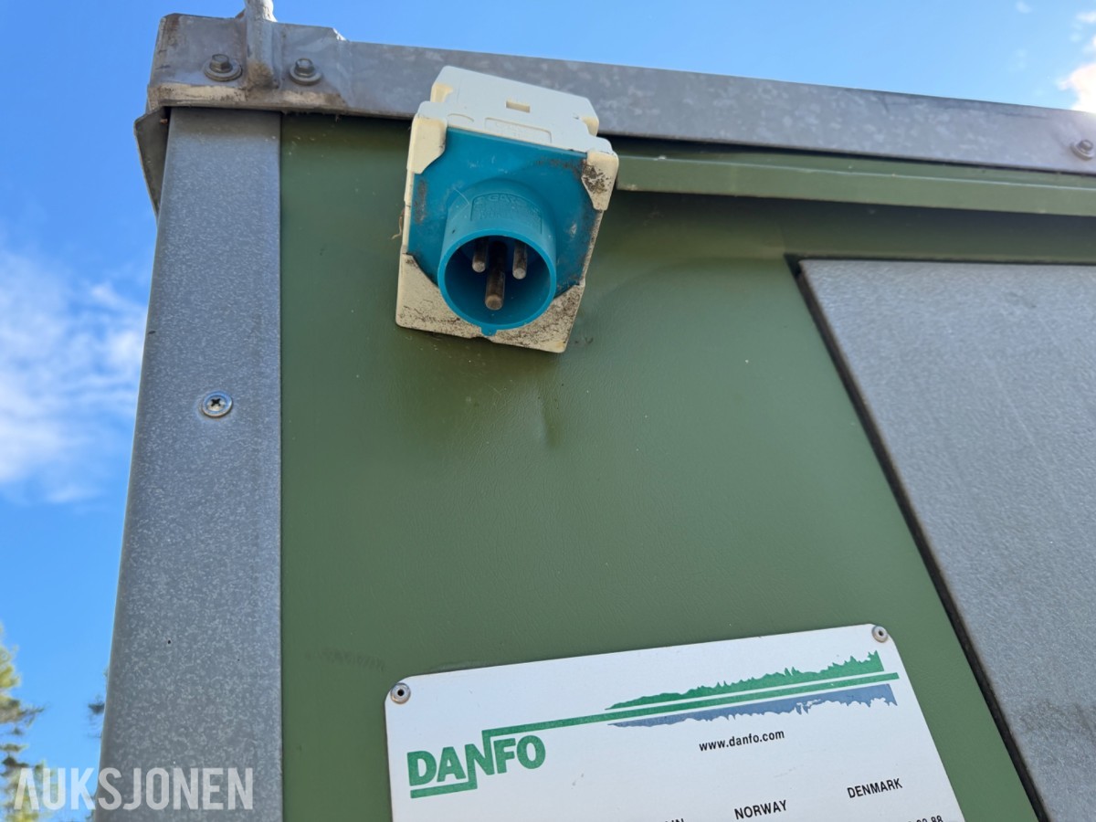 Danfo toalettkabinett med toalett og håndvask