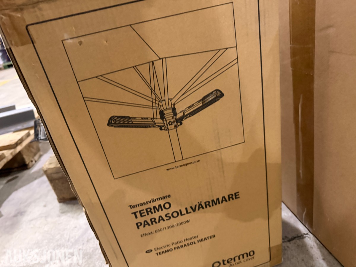 Stort parti parasoller med stativer, parasollføtter og Termo parasollvarmere