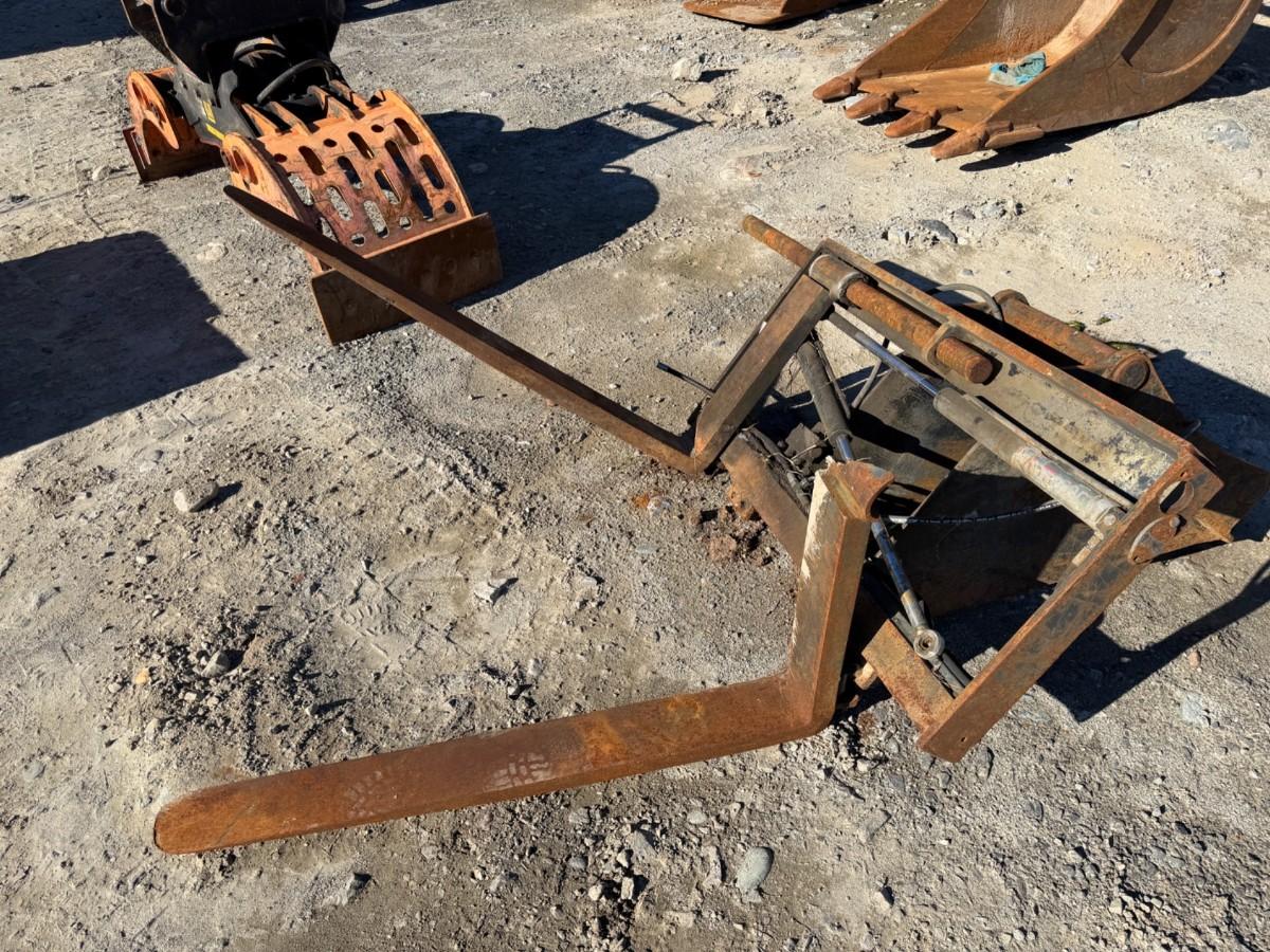 Hydrauliske pallegafler til gravemaskin S60 feste