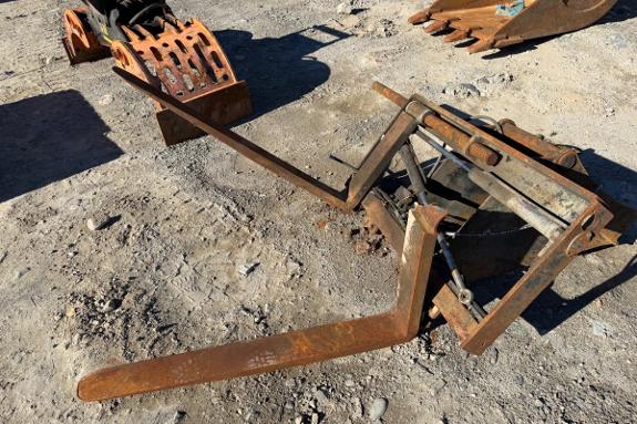 Hydrauliske pallegafler til gravemaskin S60 feste