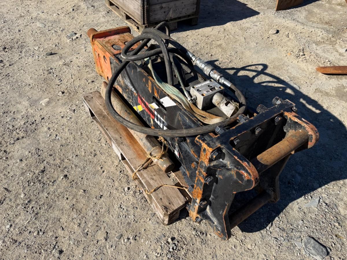 2021 Hardlife RWB100 pigghammer 870 kg