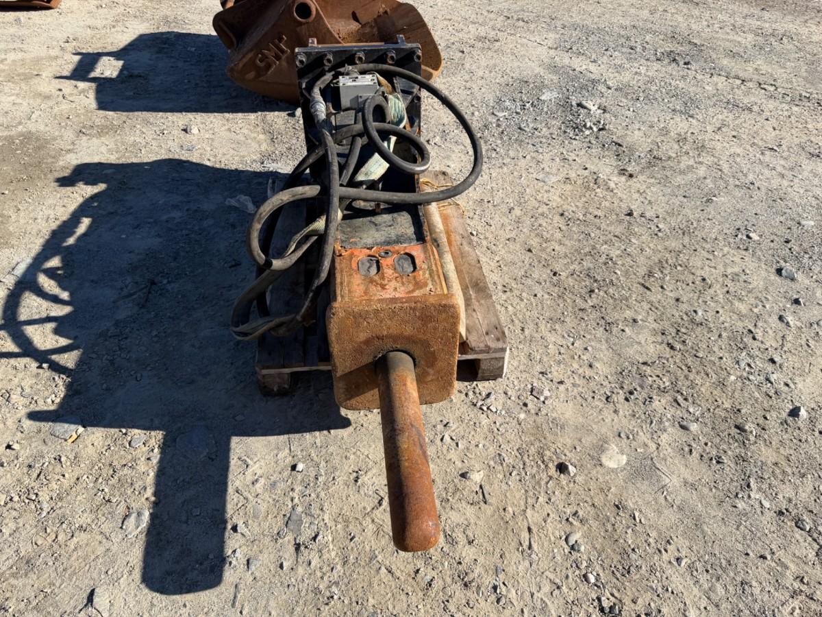 2021 Hardlife RWB100 pigghammer 870 kg
