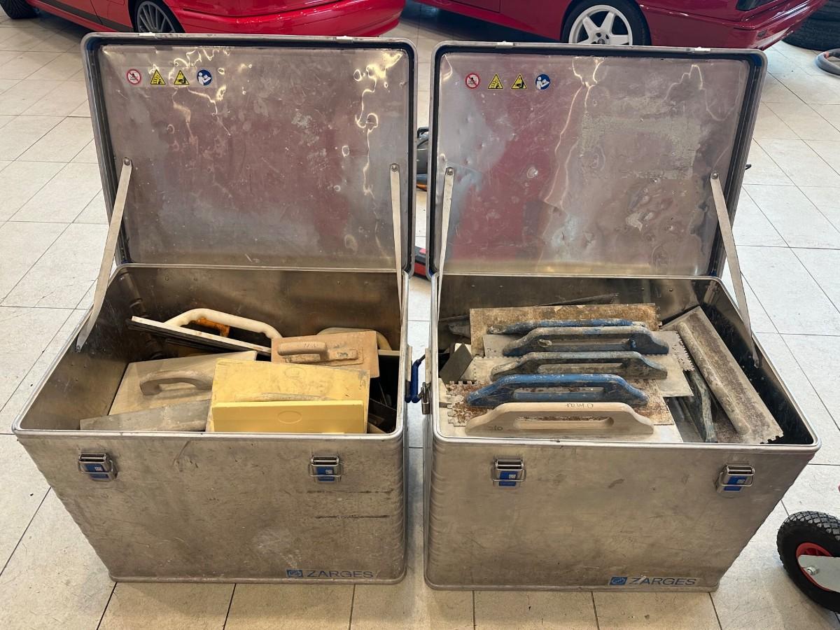 2 Zarges aluminiumskasser med murerverktøy