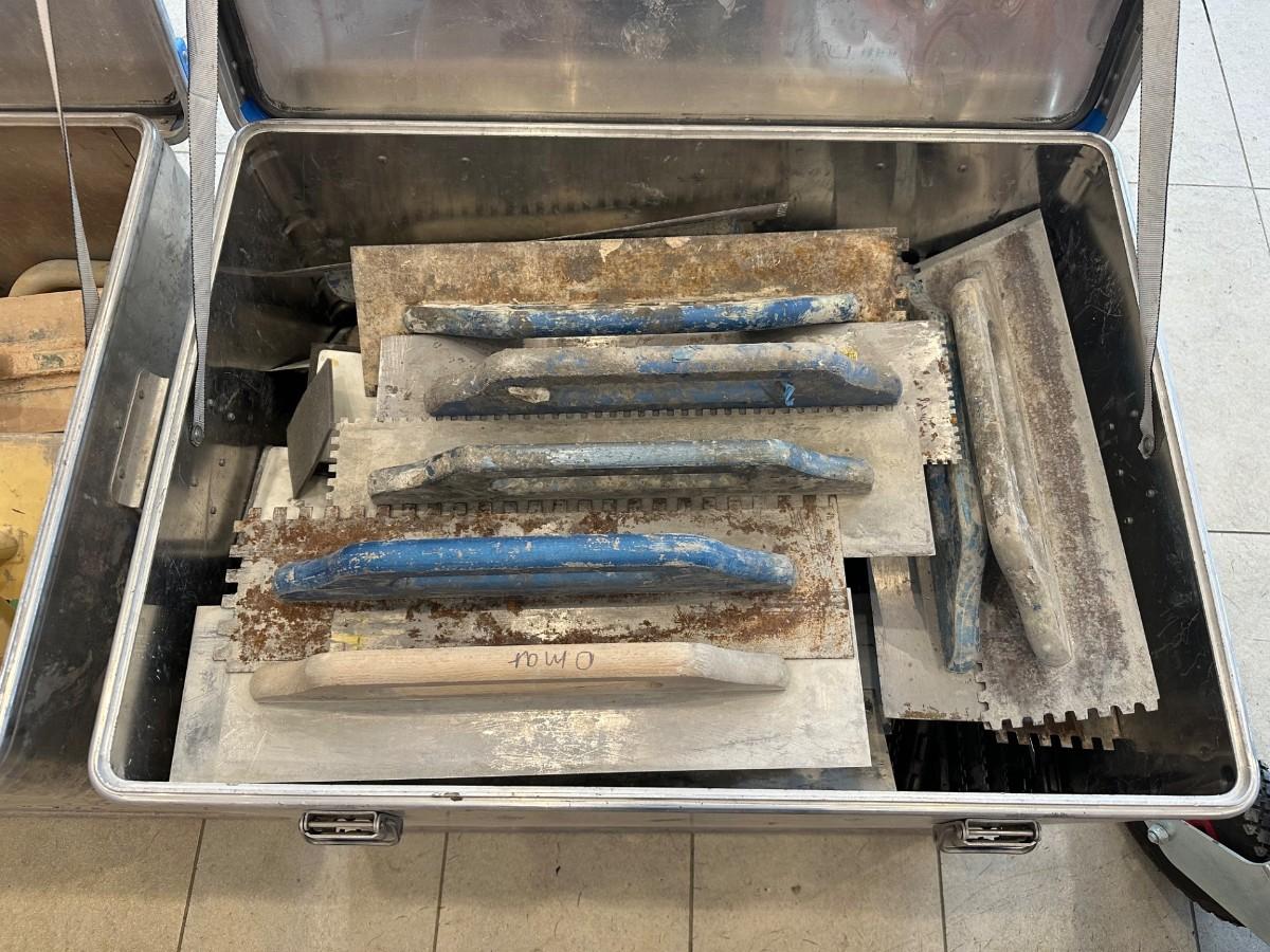 2 Zarges aluminiumskasser med murerverktøy