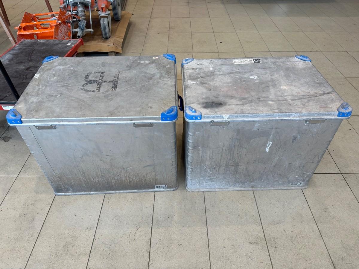 2 Zarges aluminiumskasser med murerverktøy