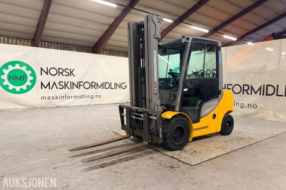 2019 JUNGHEINRICH DFG 430S TRUCK - 4016 TIMER - 5,5 M LØFTEHØYDE - HYDRAULISK GAFFELBORD - FRILØFT