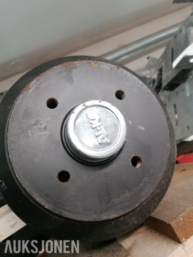 2 stk nye 1000 kg Al-Ko akslinger, 4/100