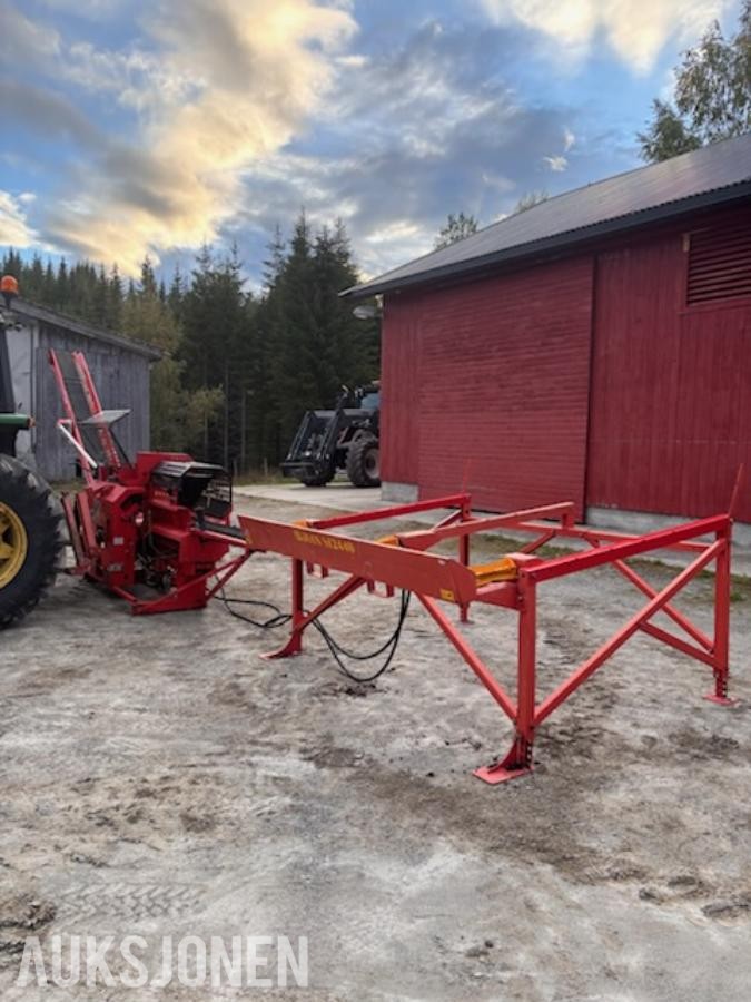 2006 Hakki Pilke 2X vedmaskin med Duun ST2440 hydraulisk 