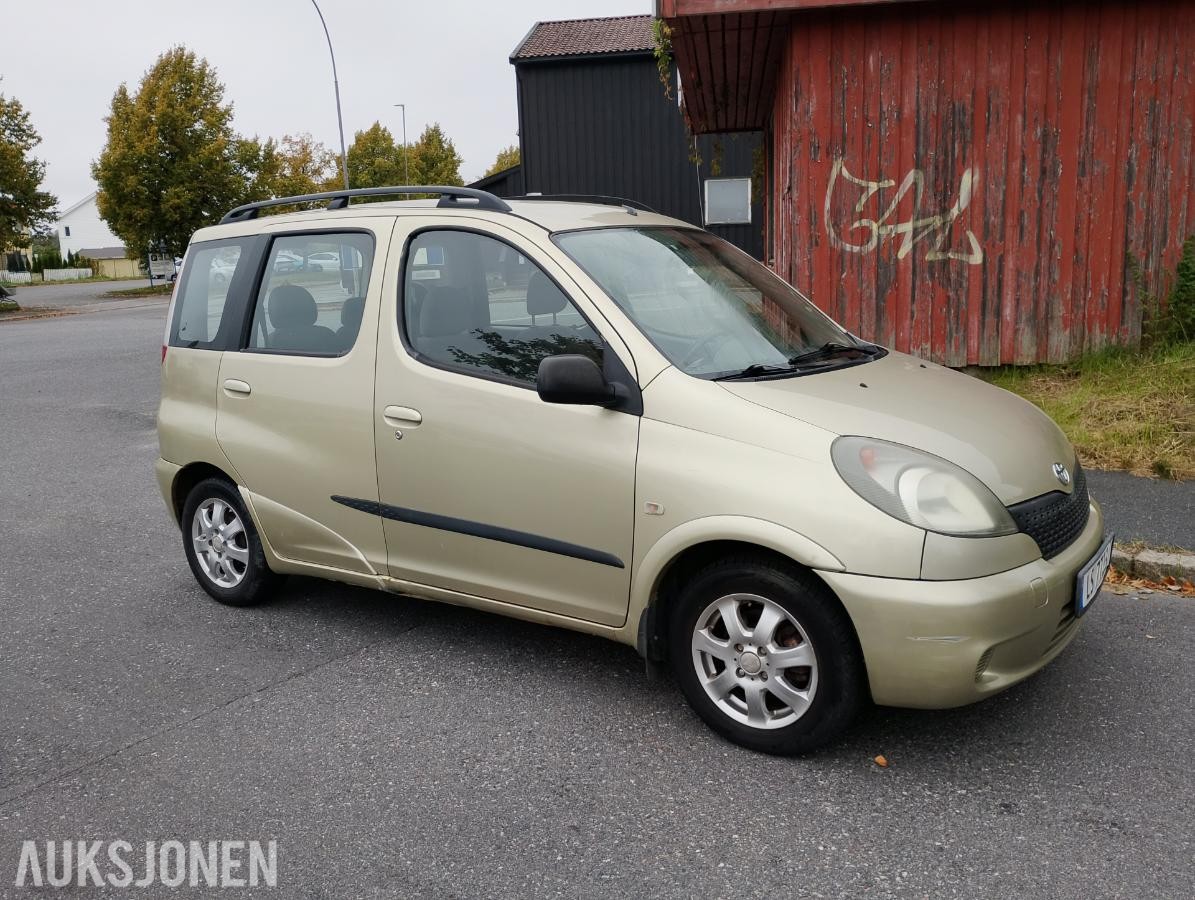 2001 Toyota Yaris Verso 1.3 86hk automat eu ok 07.2027 