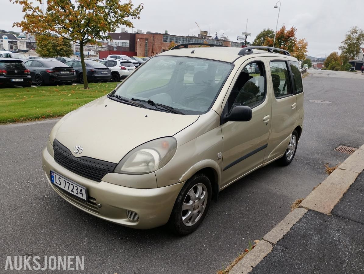 2001 Toyota Yaris Verso 1.3 86hk automat eu ok 07.2027 
