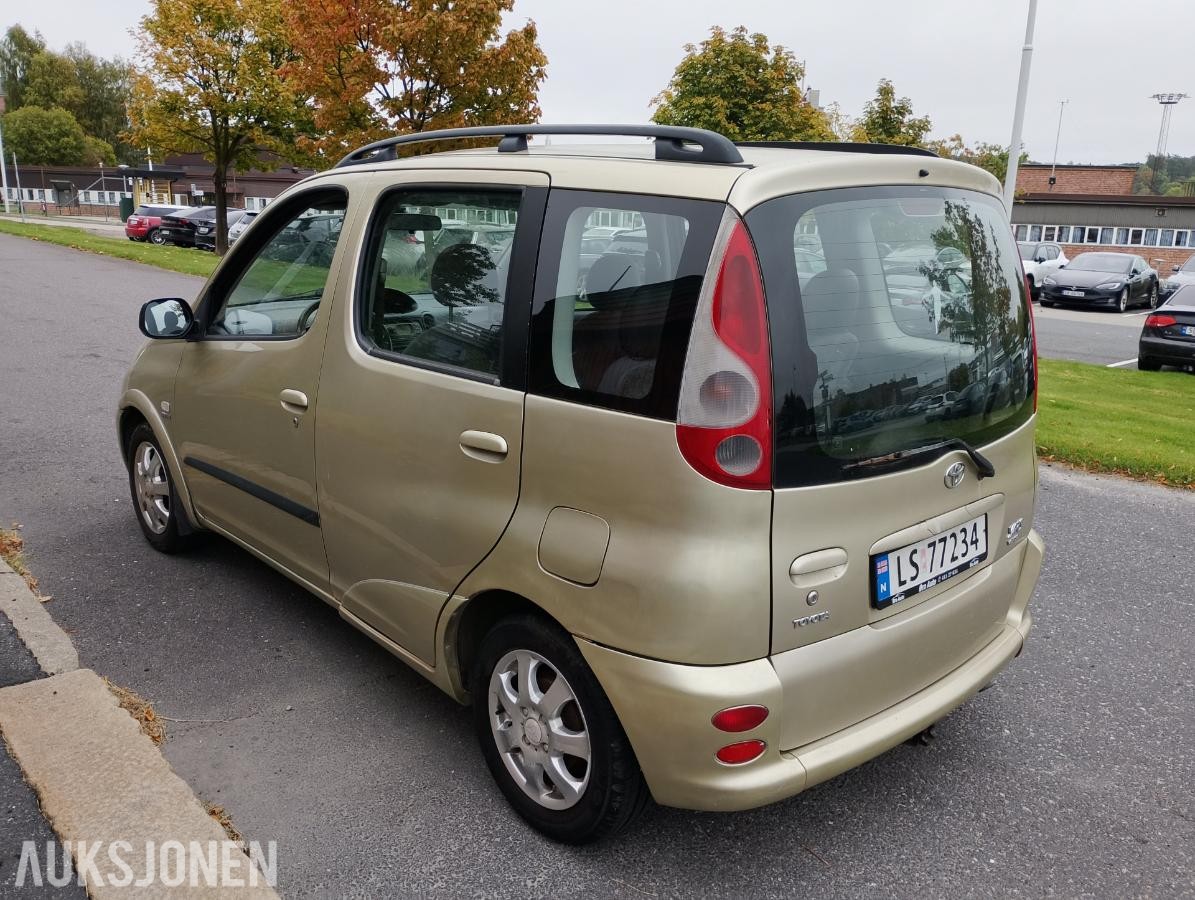 2001 Toyota Yaris Verso 1.3 86hk automat eu ok 07.2027 