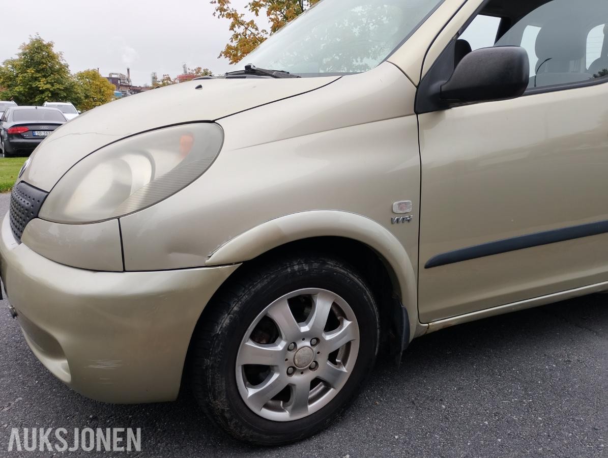 2001 Toyota Yaris Verso 1.3 86hk automat eu ok 07.2027 