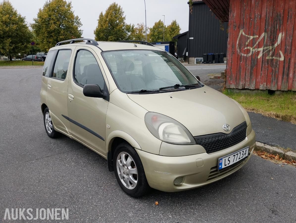 2001 Toyota Yaris Verso 1.3 86hk automat eu ok 07.2027 
