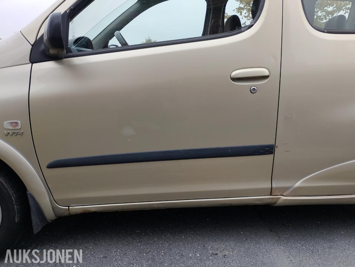 2001 Toyota Yaris Verso 1.3 86hk automat eu ok 07.2027 