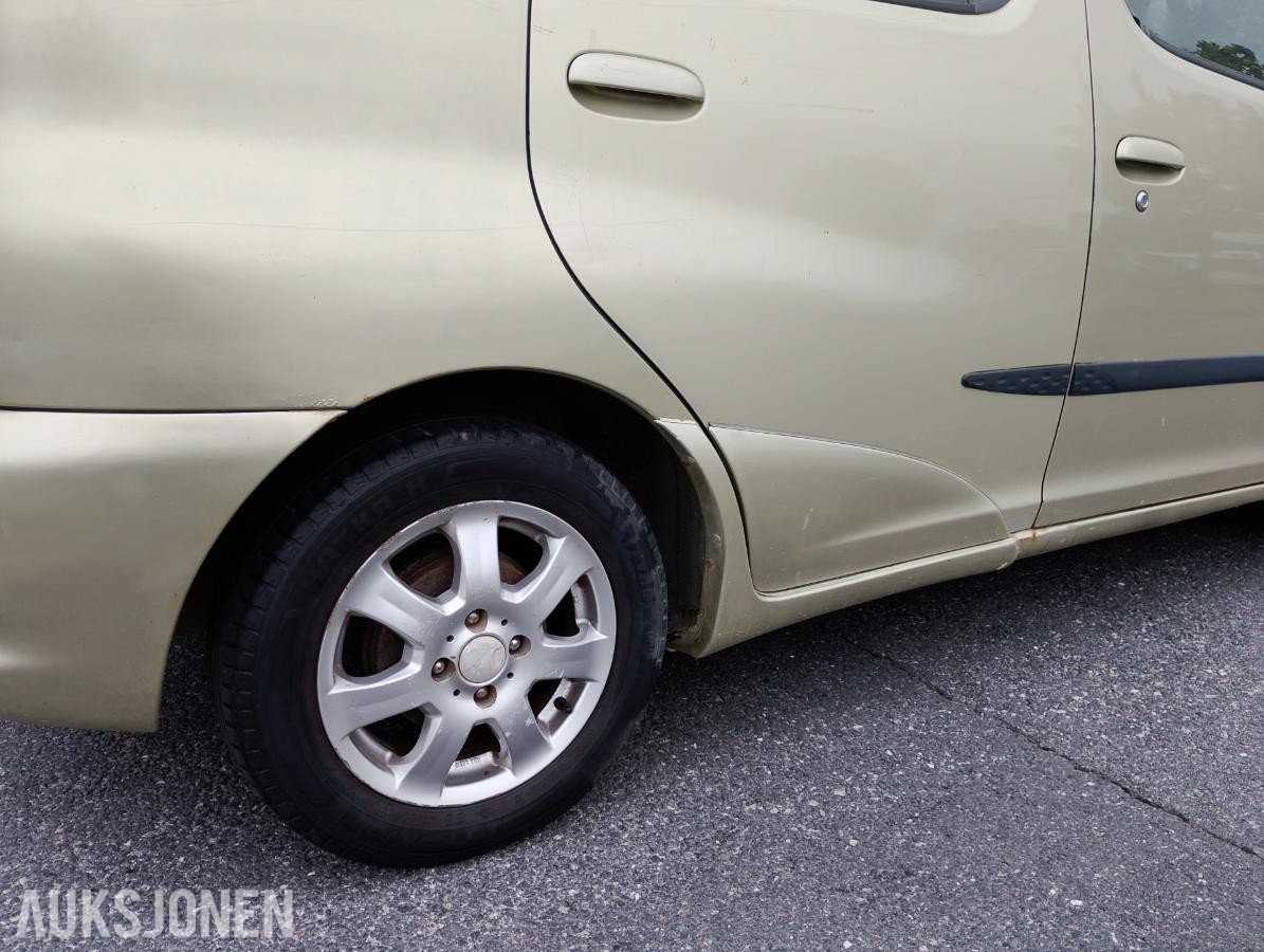 2001 Toyota Yaris Verso 1.3 86hk automat eu ok 07.2027 