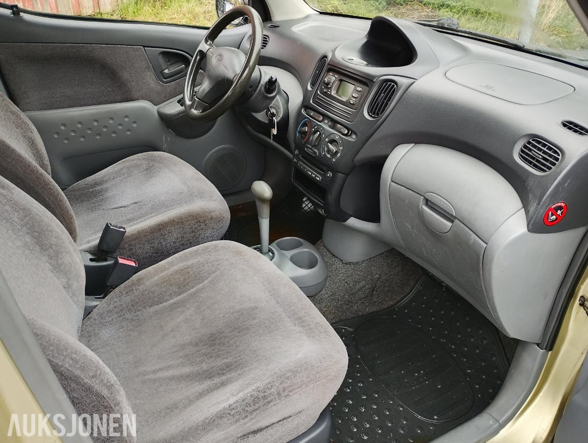 2001 Toyota Yaris Verso 1.3 86hk automat eu ok 07.2027 