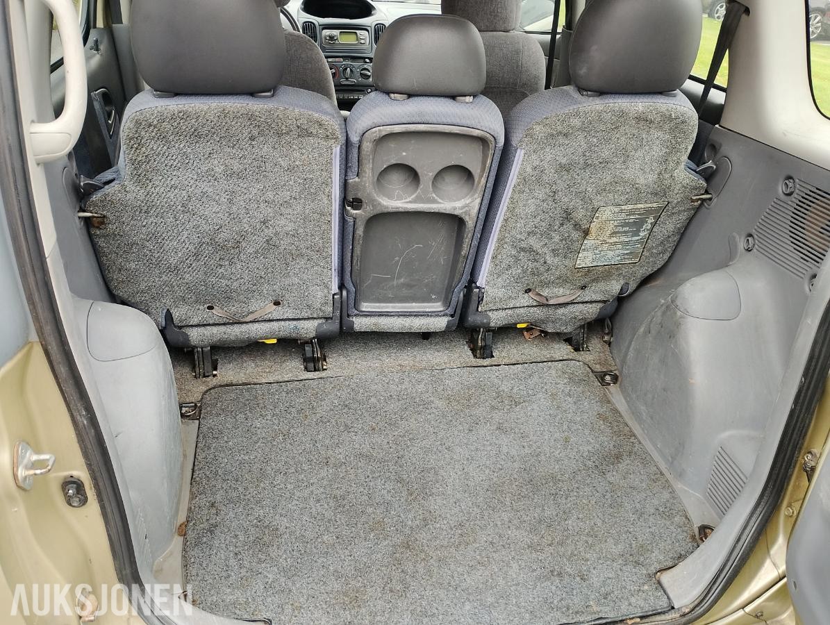 2001 Toyota Yaris Verso 1.3 86hk automat eu ok 07.2027 