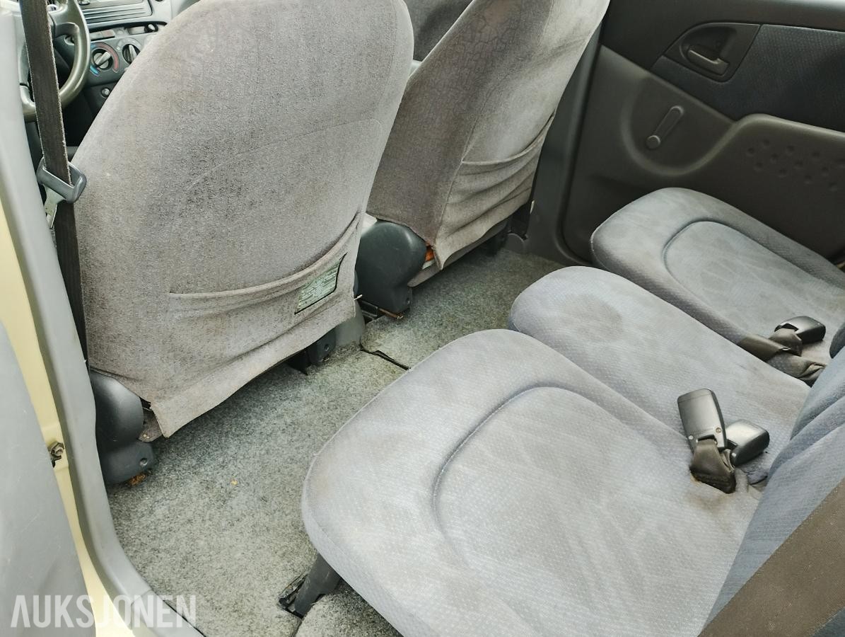 2001 Toyota Yaris Verso 1.3 86hk automat eu ok 07.2027 