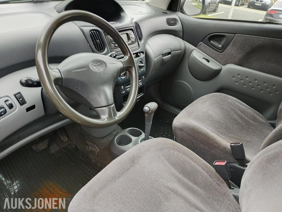 2001 Toyota Yaris Verso 1.3 86hk automat eu ok 07.2027 