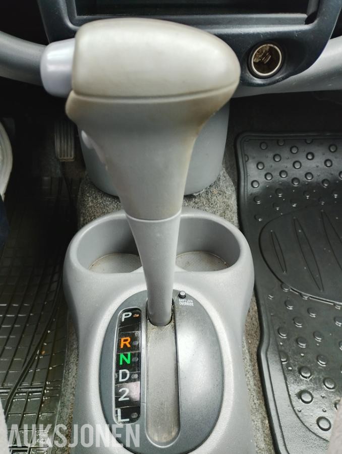 2001 Toyota Yaris Verso 1.3 86hk automat eu ok 07.2027 