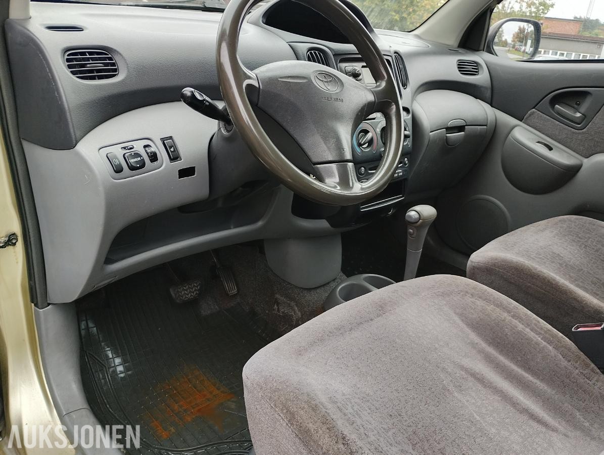 2001 Toyota Yaris Verso 1.3 86hk automat eu ok 07.2027 