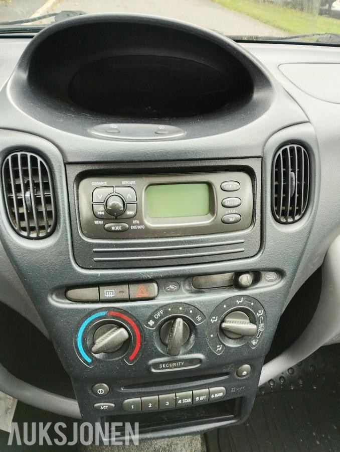 2001 Toyota Yaris Verso 1.3 86hk automat eu ok 07.2027 